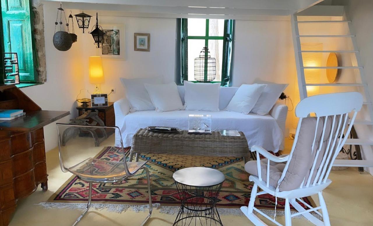 Hypate, Traditional Island Cottage Chalki Town Exterior photo
